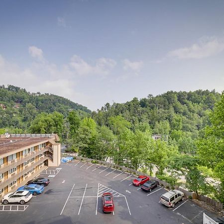 Stylish Gatlinburg Condo With Pool Walk Downtown! Εξωτερικό φωτογραφία