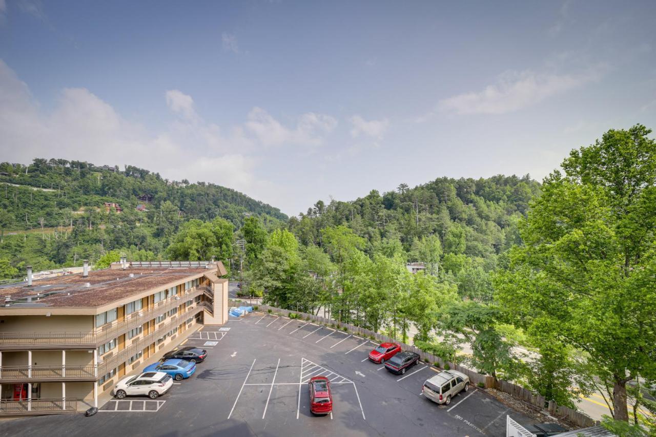 Stylish Gatlinburg Condo With Pool Walk Downtown! Εξωτερικό φωτογραφία